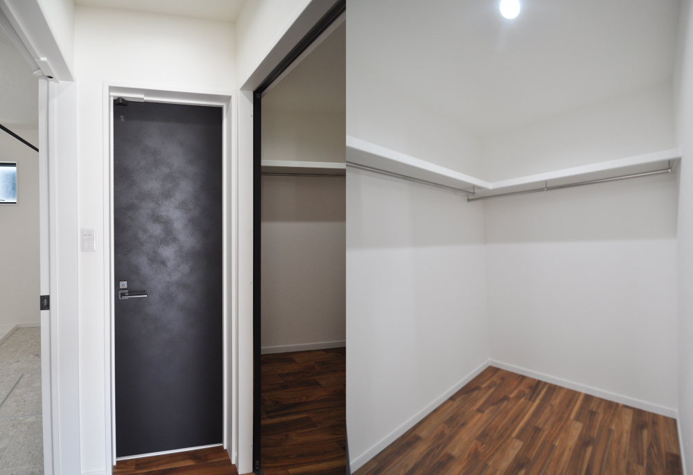 すぐ仕舞えるファミリークローゼット