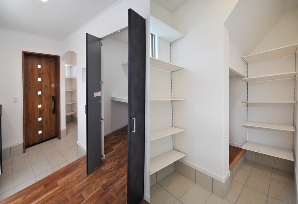 大容量のシューズクロークとファミリークローゼット