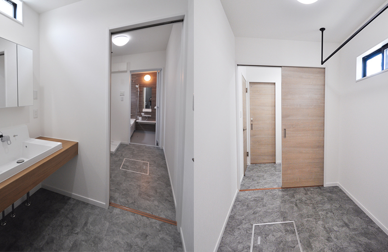 独立型洗面室とランドリースペースのある脱衣室