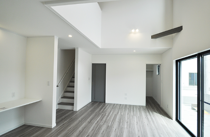 居心地のいい吹抜のリビングダイニング